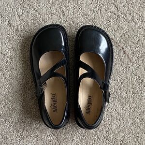 Women’s black Mary Jane’s